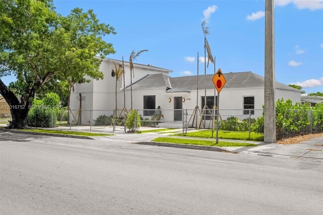 4746 NW 10th Ave