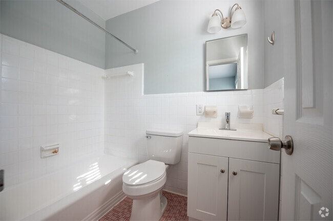 1BR, 1BA - 550SF - Bathroom - The Corvette Apartments