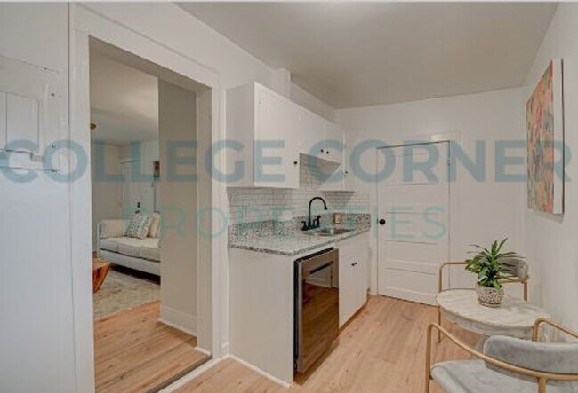 Photo - 639 S Poplar St Unidad 639-C Studio