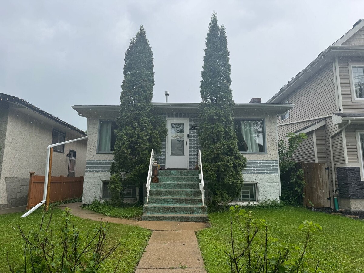 2 Bed 1 Bath Unit in Edmonton, AB - 2 Bed 1 Bath Unit in Edmonton, AB Unit 7921 LOWER