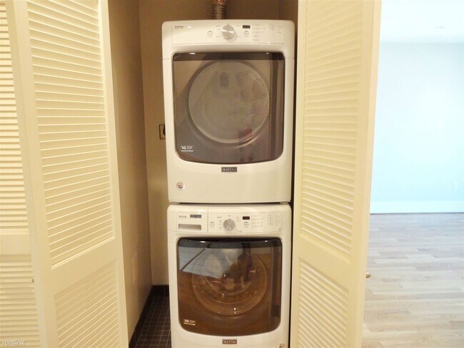 Photo - 2 br, 2.5 bath Condo - 643 Lamont Street N...