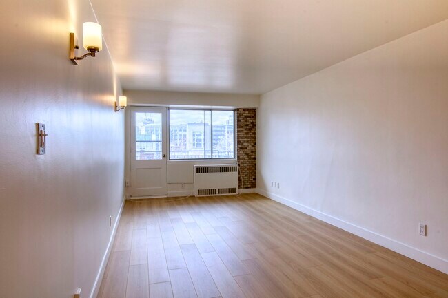 Photo - 3460 Rue Durocher Unit 705