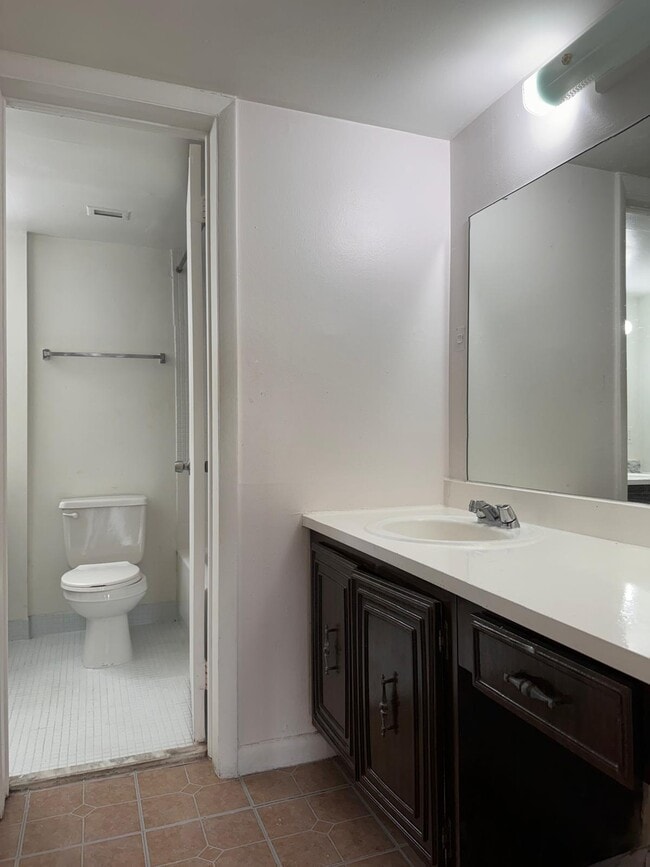 Building Photo - 484 NW 165th St Rental