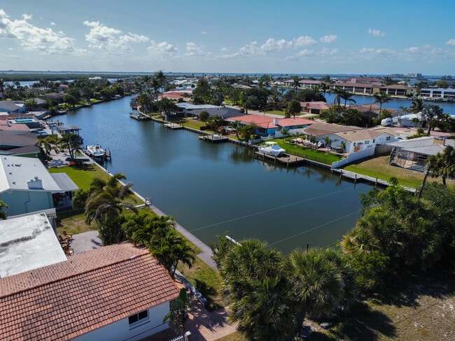 Building Photo - 107 Jamaica Dr