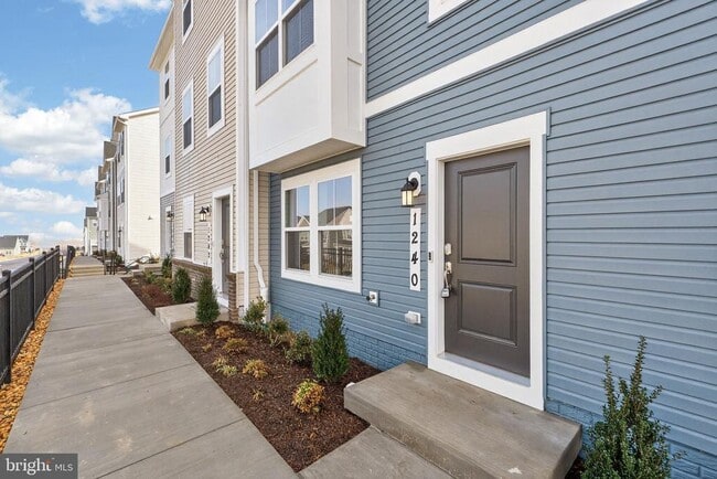 Photo - 1240 Red Clover Ln