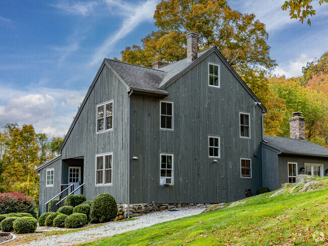 Building Photo - 379 Lake Rd Rental