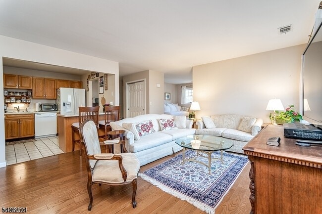 Photo - 290 Potomac Dr