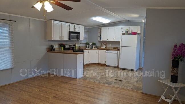 Building Photo - 106 Sumac Ln