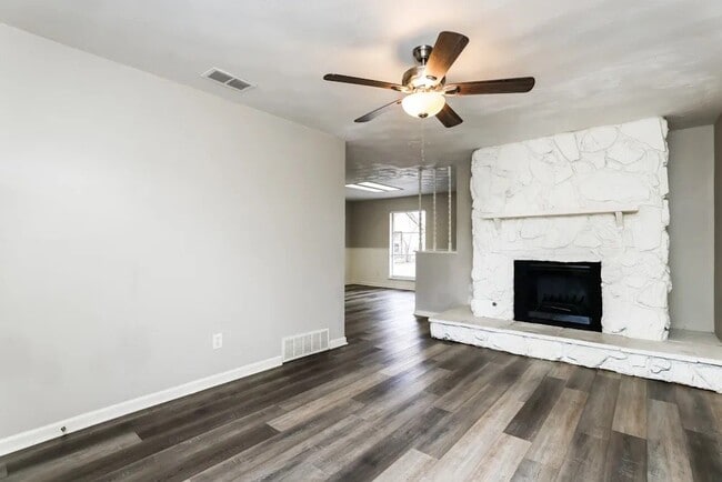 Photo - 2300 Narobi Pl