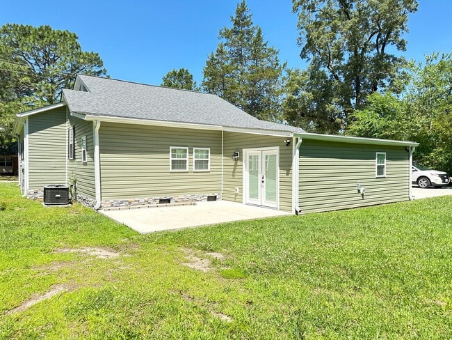 Photo - 408 Branch St