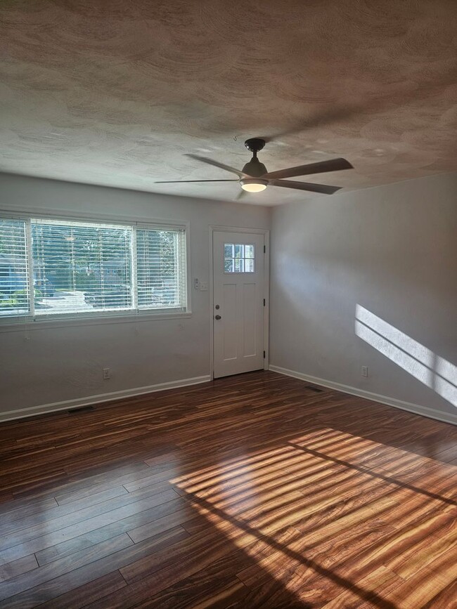 Photo - 1068 Sharon Dr