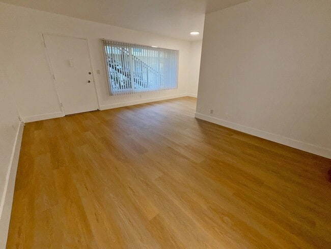 Photo - 3685 Mentone Ave Unidad 4