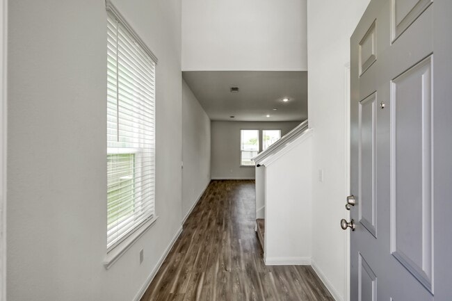 Photo - 7314 Madison Cmns Ln
