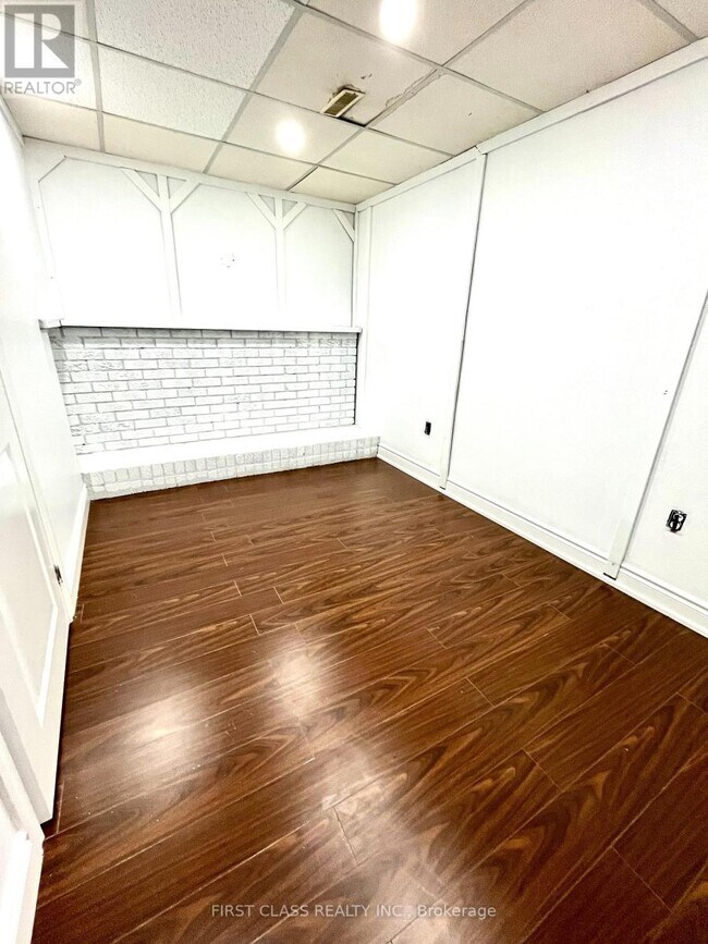 Photo - 90 Archdekin Dr