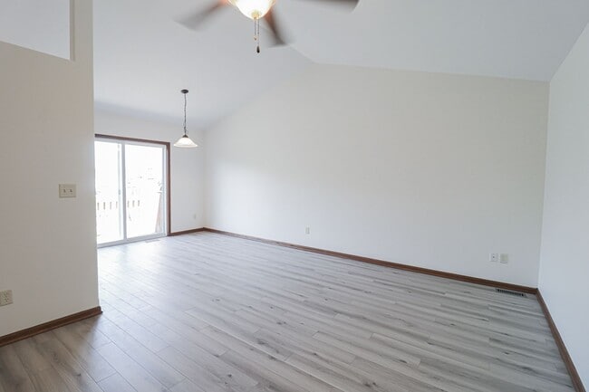 Photo - 1104 W Clyde St