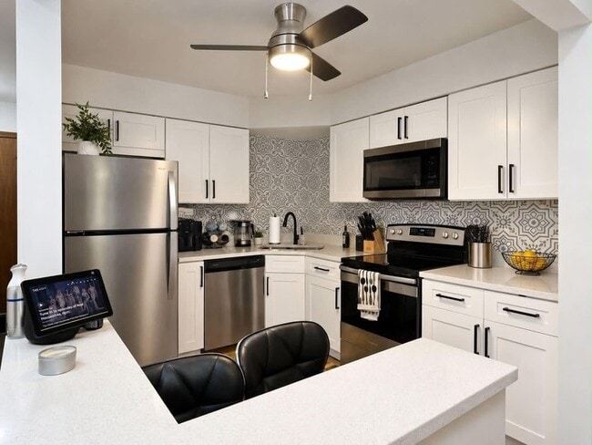 Photo - 2007 W 45th St Unit 202