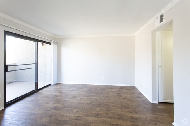 3BR, 2BA-1100 SF