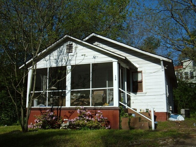 Building Photo - Easy St. Two Bedroom