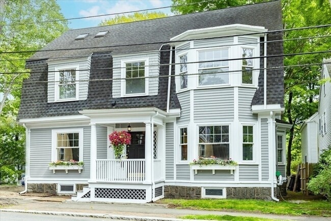 Photo - 247 Hale St