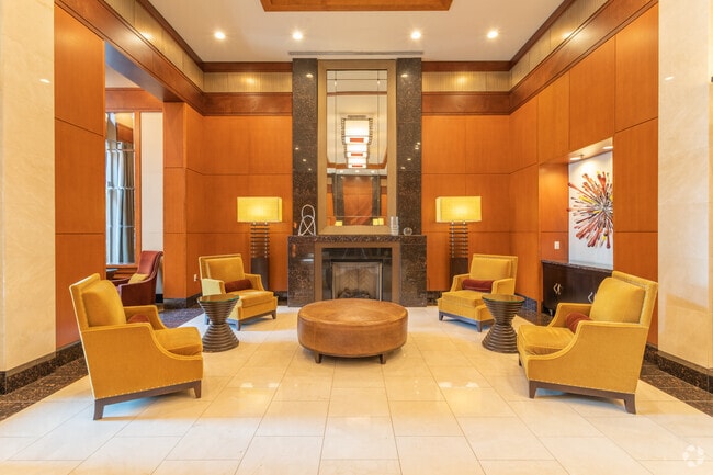 Lyon Place at Clarendon Center