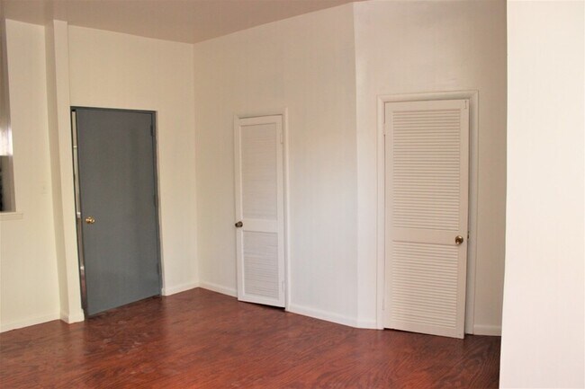 Photo - 1824 Bolton St Unit #2