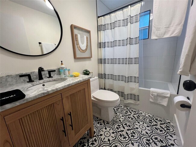 3102 SW 10th St Unit 3104A