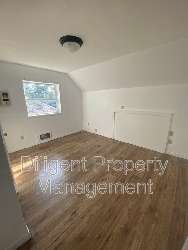 Photo - 612 Romaine St