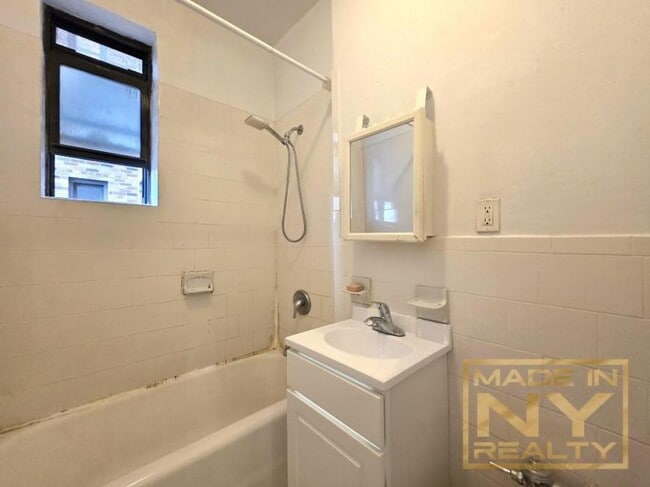 Photo - 1 bedroom in ASTORIA NY 11102 Unit 4B