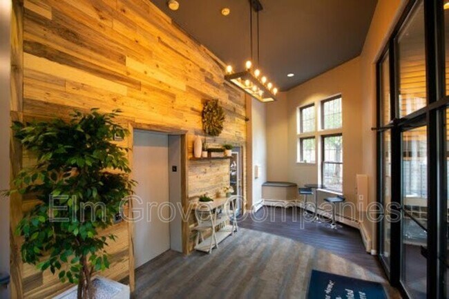 Photo - 512 W River Rd