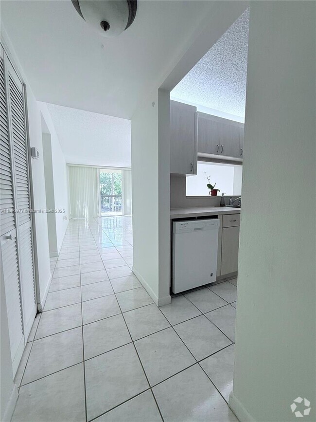 Building Photo - 10835 SW 112th Ave Unit 206 Rental