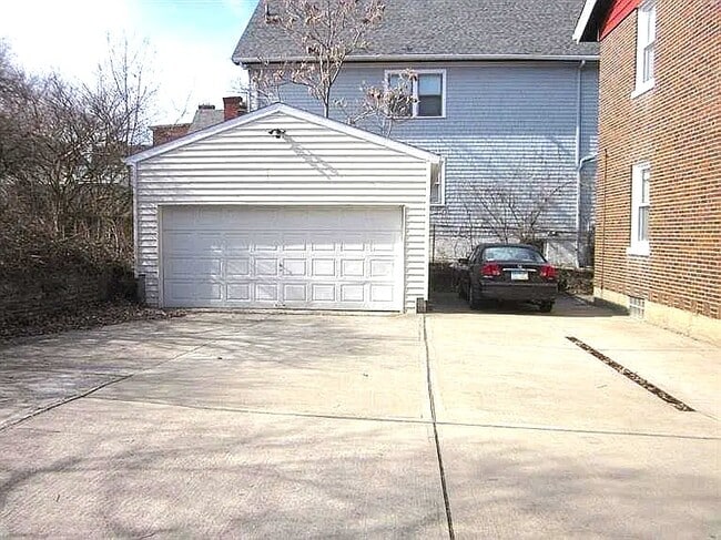 Back of house parking and garage - 2472 Fairview Ave Unit 2