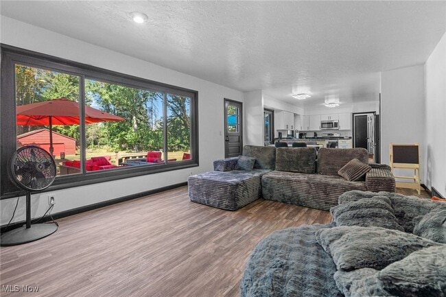 Building Photo - 6713 Farview Rd