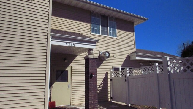 Building Photo - 825 1/2 Pepperwood Lane-2 Unit 2