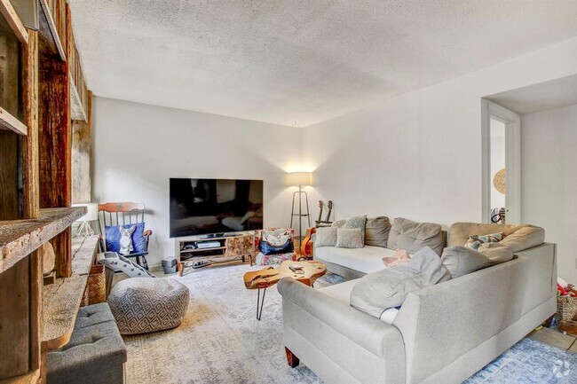 Building Photo - 3317 S Oak Dr Rental
