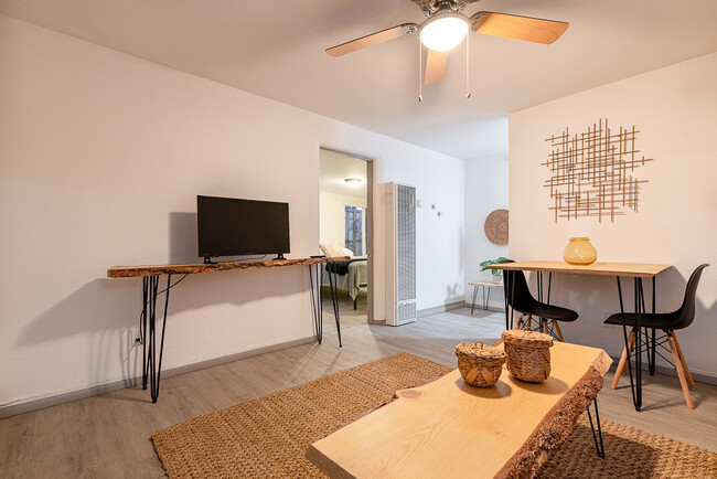 casita - 221 Girard Blvd SE Unidad Casita