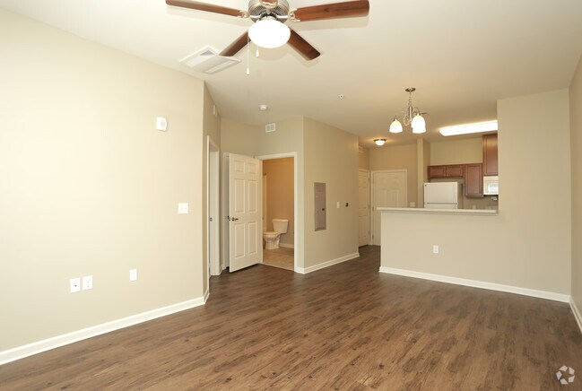 1BR, 1BA - 650 SF