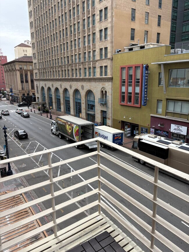 Photo - 1055 6th Ave