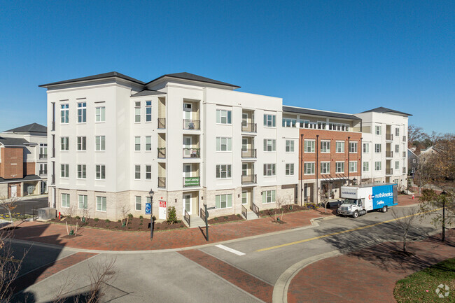 Building Photo - Manor on the Green Rental