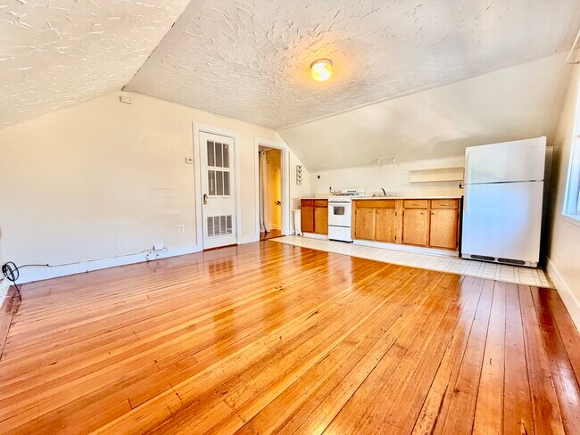 35 Danforth St Unit 3
