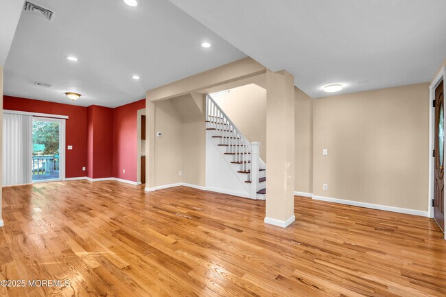 Photo - 493 Sairs Ave