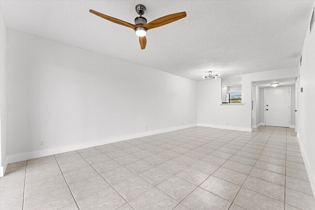 Photo - 200 Jacaranda Country Club Dr Unit 3c