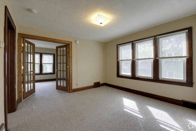 Building Photo - 707 Orange Ave E Rental