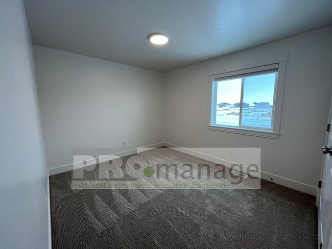 Photo - 3 Bed, 2 Bath Town Home w/ 2 Car Garage - ...