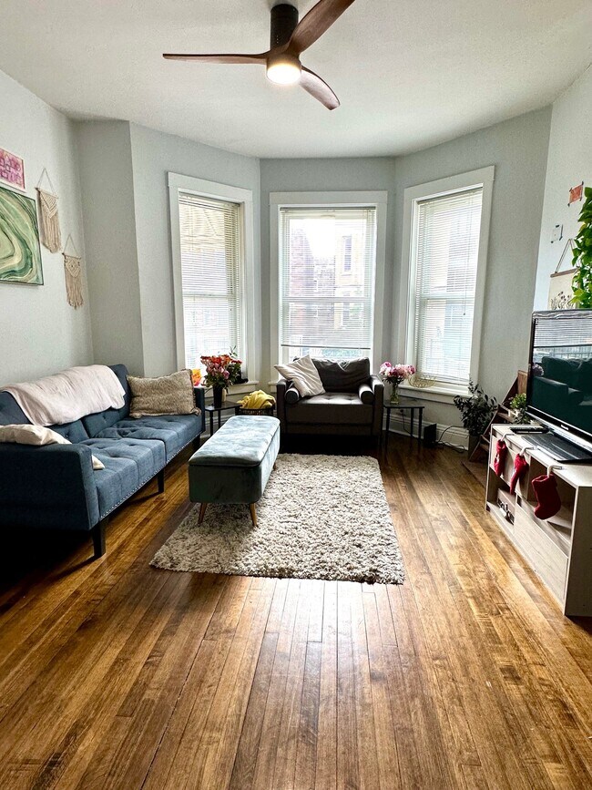 Photo - 819 N Rockwell St Unidad 1