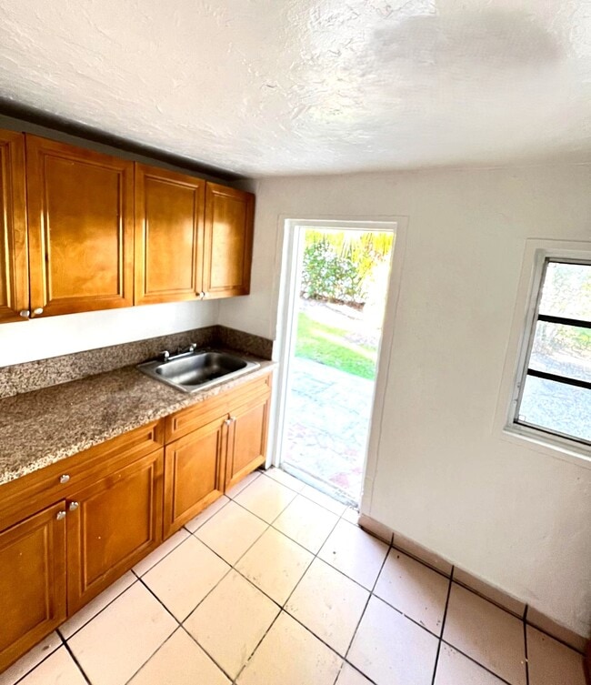 Photo - 3149 Center St