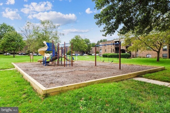 Building Photo - 21 Silverwood Cir Unit 4