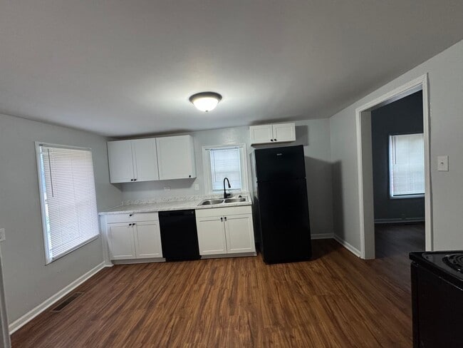 Building Photo - Remodeled 2 bedroom/ 2 bath home