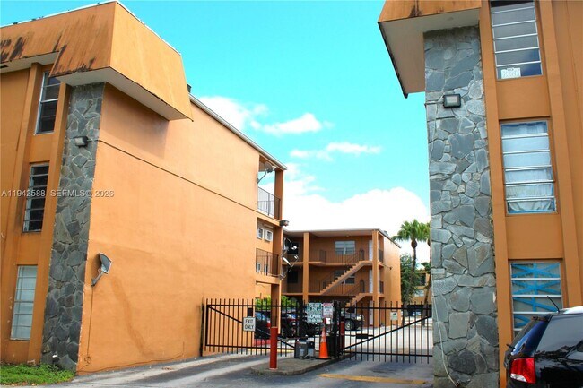 Photo - 1280 W 54th St Unit 308B