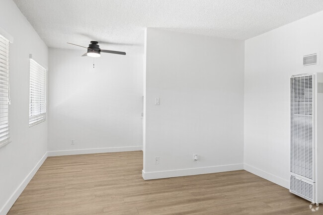 1BR, 1BA - 525SF - Dining Room/Living Room - The Bryant