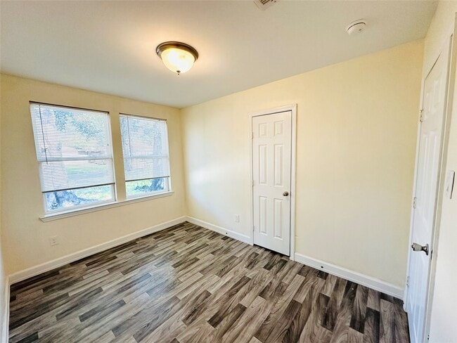 Photo - 6729 Lodge St